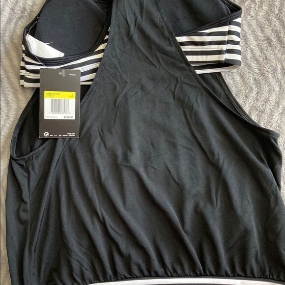 NWT Nike Tank with build in sports bra S - Picture 4 of 4